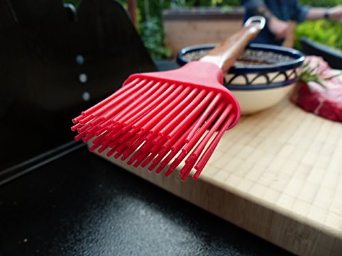Grillzubehör Geschenk Set von Grillfaktur / Lange Edelstahl Grillzange (45 cm) / Grillpinsel mit Silikonborsten und langem Griff (42 cm) - 9