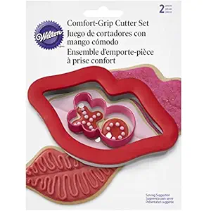 Wilton 2 Piece Cushioned Grip Lips with XO Cookie Cutter Set, Multicolor