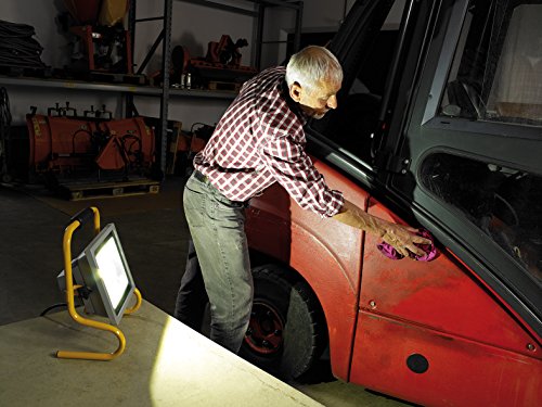 Brennenstuhl Mobile Chip-LED-Leuchte / LED Strahler außen und innen (Außenstrahler 50 Watt, Baustrahler IP65, LED Fluter Tageslicht) Farbe: silber/gelb - 10