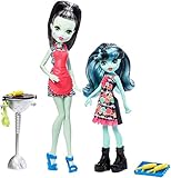 monster high frankie stein   aus einem Hinterhof-Partei spielen mit einer silberfarbenen Form 