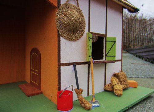 XXL Vogelfutterstelle Futterhäuschen, Vogelfutter Platz, Futterscheune und Nistkasten - 3