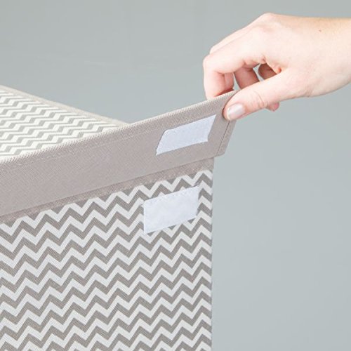 mDesign Wäschetruhe – Design Wäschekorb für Kinderzimmer, Bad oder Schlafzimmer – faltbar mit Fischgrätmuster und zwei Fächern – taupe/natur - 5