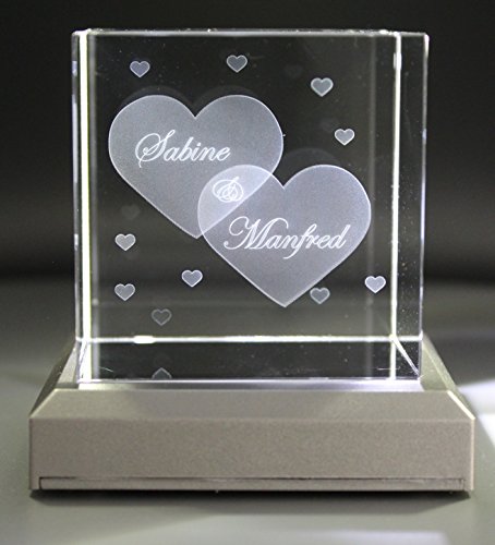 VIP-LASER Glaswürfel XL mit zwei großen Herzen und kleineren Herzen graviert. Wir gravieren auch noch Deine Wunschnamen kostenlos ein – das ideale Partner Geschenk zum Valentinstag - 6