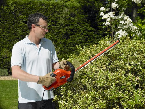 Black+Decker GT5050 500W Elektro-Heckenschere Schwertlänge 50cm, 22mm Schnittstärke, 2-Hand-Schaltung, asymmetrischer Klingenschliff inkl. Messerschutzhülle, schwarz orange - 6