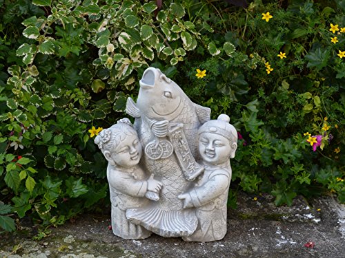 Lustige japanische Gartenfigur Koi Fisch mit Kinder Steinguss frostfest - 2