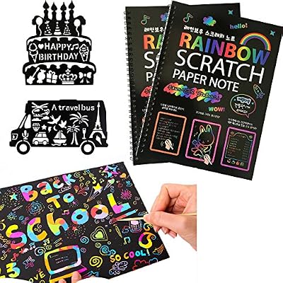 MengTing Bloc de Dessin de Carte à Gratter pour Enfants Nécessaire Scratch Art | 20 Feuilles de Papier Noir avec Fond Arc-en-Ciel pour Dessins créatifs et éducatifs Écriture, Jeux | Stylet en Bois et Peinture Pochoirs Offerts | Idéal comme cadeau de…
