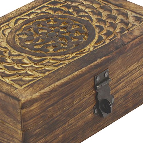 COM-FOUR® Schatzkiste aus Holz in Dunkelbraun, Holzbox mit Metall-Verschluss, in geflammter Optik, Handgeschnitzt, 15,2×9,8×5,8cm (1 Stück – schwarz) - 2