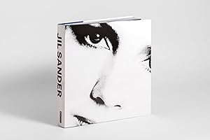 Jil Sander by Jil Sander: [Deutsche Ausgabe] - Exklusive Werkschau, künstlerisch kuratiert und gestaltet, außergewöhnliche Sonderausstattung mit Falz, Nutungen und bedruckten Folien