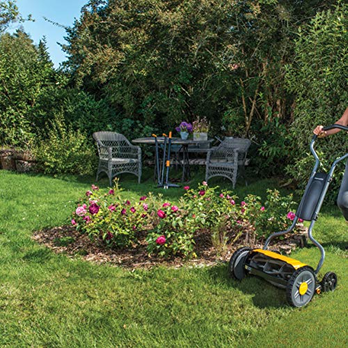 Fiskars Tondeuse à gazon manuelle, Tondeuse à cylindre avec système de coupe sans frottement des lames, Largeur de coupe: 43 cm, StaySharp Plus, Noir/Orange/Argenté, 1015649