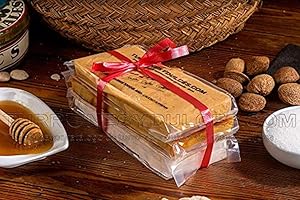 Lote de 3 Turrones artesanos "La Terreta", 900 gramos – Turrones Fabián - Pack de Turrón (3 x 300 gramos). Formado por 3 barras o tabletas de Turrón artesano: Jijona blando, Alicante duro y Yema Tostada. Denominación de Origen Jijona-Alicante. Envuelto para regalo - Principales Ingredientes: Turrón de Alicante; Almendra (65%), Miel (21%). Turrón de Jijona; Almendra tostada (70%), miel (19%). Turrón de Yema Tostada; Almendra (32%), yema de huevo (16%) - Elaborado En Jijona, Alicante.