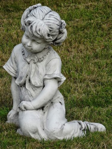 Steinfigur Mädchen sitzende Gross 48 cm ca. 26 kg Frostfest Stein Nr.273 - 2
