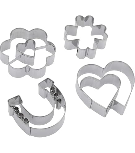 This St. Patrick's Day mini cookie cutter set is packed with sweet charm - from leprechauns to pots of gold and rainbows with fluffy clouds 🌈✨ Small in size, big on festive
