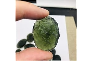 Sobeta-Natural Crystal Rough 1PC raw Natural Green Moldavite Rough Stone Czech Meteorite Crystal Energy Gemstone for Gifts (Size : 5 7g)