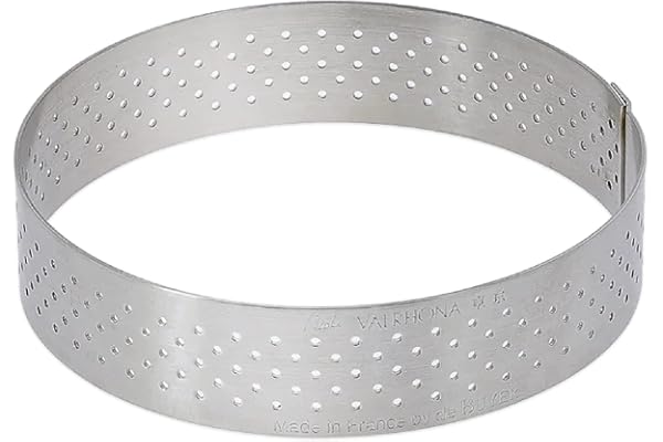 De Buyer - Cercle à tarte rond VALHORNA en inox perforé - 24,5 x 2 cm - Fabriqué en France, Technologie AIR SYSTEM, Micro-Perforations pour Cuisson Rapide et Homogène pour Résultats Croustillants
