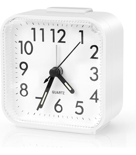 MPM Quality MPM Plastic Alarm Clock - Wekker, Analoge Wekker, Eenvoudige Bediening Zonder Tikken Wekker Analoge Snooze En Lichtfuncties Weken Wekker Voor Thuis Slaapkamer Kantoor Wekker C01396700 Wit