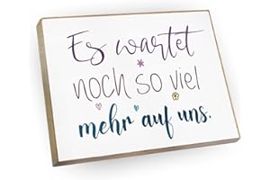 wood and color - Kühlschrankmagnet mit Spruch | Handmade aus Buchenholz als tolle Geschenkidee (Es wartet noch so viel mehr auf Uns), 6,5 x 5 cm