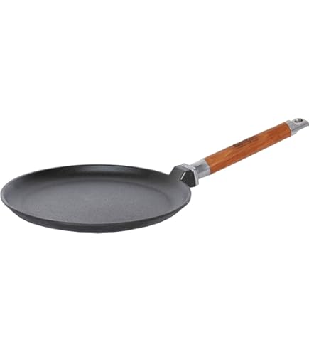 STAUB Gietijzeren pan met houten handvat, geschikt voor inductie, 24 cm, zwart STAUB Gietijzeren pan met houten handvat, geschikt voor inductie, 24 cm, zwart