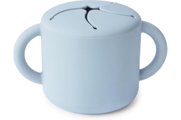 mushie Bol Tasse à Collation Silicone | Sans BPA | Assiette Anti Renversement | Accessoires pour Bébé, Jeunes Enfants Garçons et Filles | Passent au Lave-Vaisselle et au Micro-Ondes | Powder Blue
