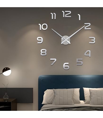 QUVIO Wandklok - Klok - Muurklok - Met Stil Uurwerk - Voor Aan De Muur Modern Industrieel Metaal Zwart Goude Wijzers Diameter 50 Cm