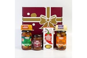 Farty Pants Comedy Cheese & Onions Gift Hamper. A Wonderful Hamper Box Packed Full with Cheese, Pickled Onions, Chutney and Biscuits. The Chuckling Cheese Company.