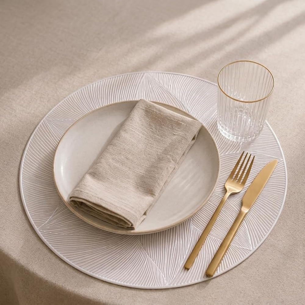 Deconox 6'lı Plastik Amerikan Servis Seti, Yuvarlak 38 cm Beyaz Yaprak Desenli Supla, Yıkanabilir Silinebilir Tabak Altlığı, Yemek Masası Servis Sunum Matı