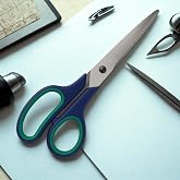 SUWORS 21.5 cm Paslanmaz &Ccedil;elik B&uuml;y&uuml;k Ofis Makası &ndash; Ergonomik Kau&ccedil;uk Saplı, Yeşil-Lacivert Renkli, Ev & B&uuml;ro Tipi Makas