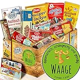 11 OSTPRODUKTE in GESCHENKBOX: Halloren Kugeln Sahne Cacao Creme + Ohtello Keks Wikana + Wikana Butterkeks Wittenberger + Kalter Hund + Kalte Schnauze Blister + Russisch Brot + Zetti Knusperflocken Vollmilch + Hansa Keks Wikana + Zetti Bambina + Viba Nougat Stange + Wurzener Extra Waffelblätter Milchschokolade inkl. anlassbezogener Geschenkverpackung.