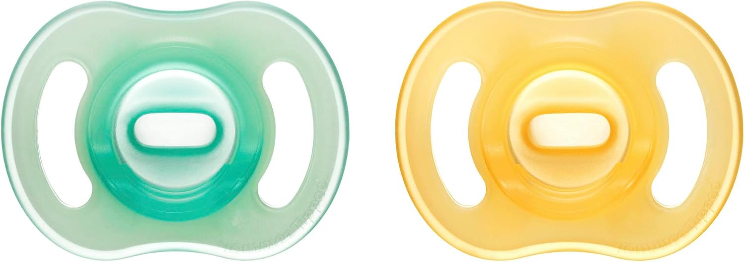 Tommee Tippee Ultra-Light StayPut Night Glow Soother, 0-6m, 2 Pack, Glow in The Dark, Lightweight, Soft Skin Feel, Extra Air Flow