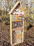 XXL INSEKTENHOTEL, NEU mit FUTTERSTATION UND TRÄNKE, Farbe DUNKELBRAUN, Vollholz massiv, mit allen Naturmaterialien, alle Farben auf Lager