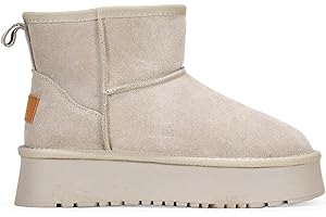 BOSANOVA Botines Estilo Australiano confeccionados en Serraje Piel con caña Media de 12 cm, Detalle de Logo, Forro de Pelo y Suela de Plataforma de 4.5 cm. Sin Cierre. Calzado para Mujer