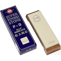 King Pierre à Aiguiser Japonaise Grain #1000 avec Support Socle Antidérapant Whetstone Toishi Pierre à Eau pour Couteaux et Outils Fabriquée au Japon 18.5cm x 6.2cm x 1.5cm