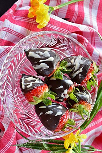 Yummy Chocolate Covered Strawberries Journal: Take Notes, Write Down Memories in this 150 Page Lined Journal