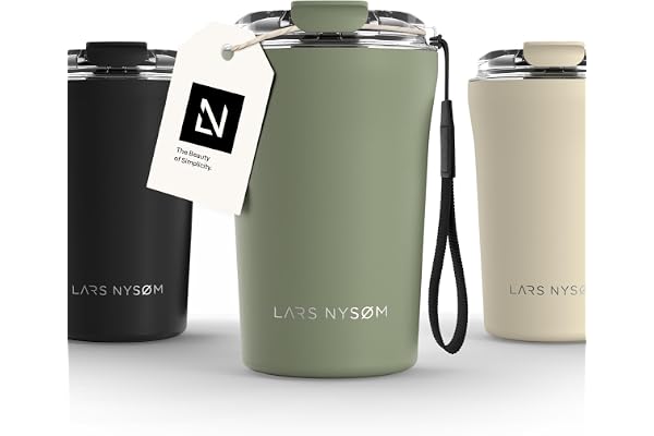 LARS NYSØM Mug Isotherme Cafe to-go avec sangle et couvercle en tritan 380ml | Tasse de voyage 0.38 litre avec isolation | Tasse thermique étanche en acier inoxydable (Sage Green, 380ml)