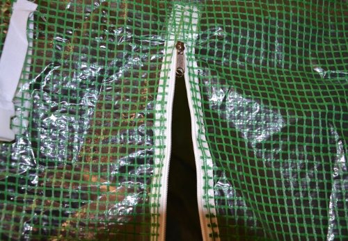 Nexos Foliengewächshaus Tomatenzelt Gewächshaus Treibhaus 9m² Grundfläche 2m x 4,5m, Höhe 2m, UV – beständige PE-Gitter Folie witterungsbeständig, 2 Eingänge, 6 Fenster, Frühbeet Tomatenhaus - 6