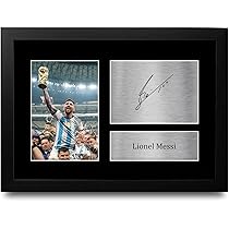 Cornice Con Foto Autografata Lamine Yamal - Formato A4 30,5x20,3 Cm, Idea Regalo Per Tifosi Spagna E Barcellona - Foto 3