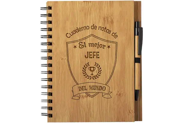 Planetacase - Cuaderno de Notas el Mejor jefe del Mundo - Libreta de Madera Natural con Boligrafo - Bloc de Notas A5 con 80 Hojas - Diseño Grabado en Bajorrelieve