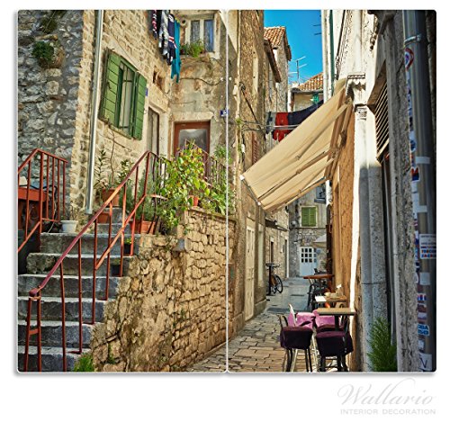 Wallario Herdabdeckplatte / Spritzschutz aus Glas, 2-teilig, 60x52cm, für Ceran- und Induktionsherde, Romantische Gasse in Kroatien mitten in der Stadt