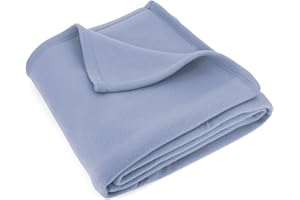 Linnea Fleecedecke, 240 x 260 cm, Polyester, 340 g/m², schwer entflammbar, Farbton Isba / Myosotis