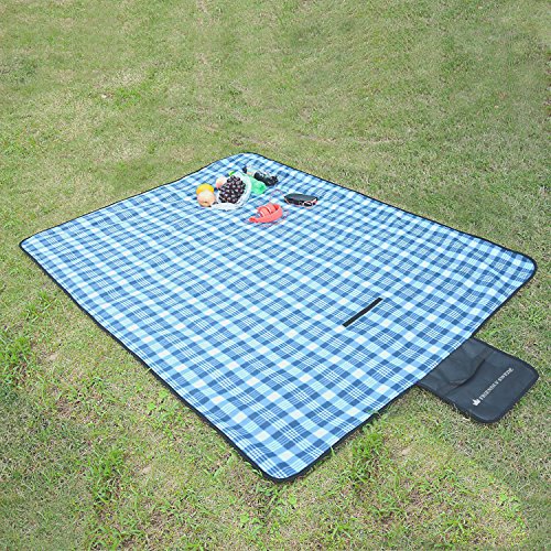 The Friendly Swede blau-karierte Picknickdecke mit praktischem Tragegriff – Badedecke Stranddecke - 4