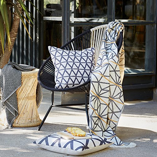 URBANARA Strandtuch „Arade“ – 100% reine Baumwolle, mit geometrischem Muster und Fransen – 100 x 180 cm, Duschtuch, Handtuch, Badetuch, Saunatuch, Hamamtuch (Naturweiß/Dunkelblau/Senfgelb) - 4