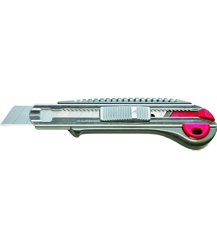 Cutter bi-matière avec molette de blocage 25 mm 3 lames - HANGER Cutter bi-matière avec molette de blocage 25 mm 3 lames - HANGER