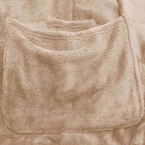Pink Papaya Snug Me Deluxe, super weiche Kuscheldecke XXL mit Ärmeln und extra Fußumschlag & Taschen, 200 cm x 170 cm, Wohnmantel Farbe: Beige - 5