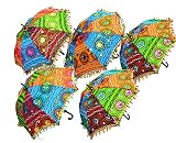 Estos paraguas están hechos a mano por artesanos indios.