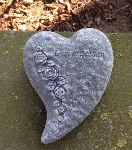 Grabschmuck, massiver Steinguss * Herz "Unvergessen" , frostfest bis -30°C