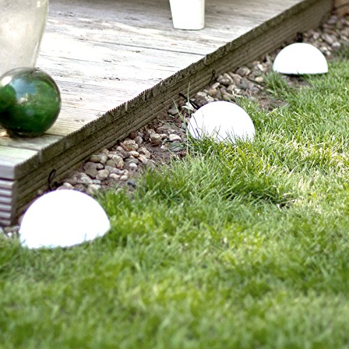 Plaights Solar Bodenleuchten außen led in weiß | 5 Bodenstrahler und 1 Solarmodul enthalten | Boden-Lichterkette perfekt geeignet für Garten, Terrasse, Wegbeleuchtung oder Garageneinfahrt - 2