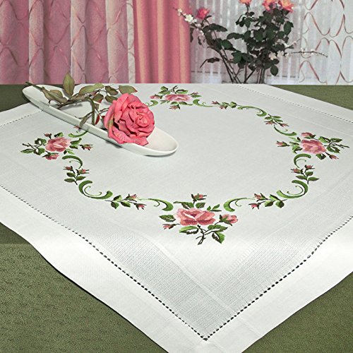 Zauberhafte Stickpackung " ROSENFEUER " mit zauberhaften rosafarbenen Rosen - Stickdecke 85 cm x 85 cm mit aufwendiger Hohlsaumkante - Stielstich Plattstich Nadelmalerei vorgezeichnet - Stickgarn aus 100 % Baumwolle - qualitativ hochwertig - zum Sofort-Loslegen - Mitteldecke 85 x 85 - zum Selbersticken - aus dem KAMACA-SHOP