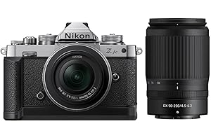 Nikon Z fc 16-50 VR + 50-250 VR+ Lexar SD 64GB, Mirrorless DX 20.9 MP, ghiere di controllo, mirino elettronico, 4K, monitor angolazione variabile, argento [Nital Card: 4 Anni di Garanzia]