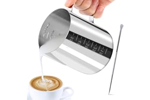 JOPHEK Pot à Lait 304 Acier Inoxydable, Pichet Lait Inox avec Marque de Mesure, Latte Art Pen, Pichet à Lait Gravure Gradué à L'intérieur pour Faire Mousse le Lait, des Capuccinos, des Jus (600ML)