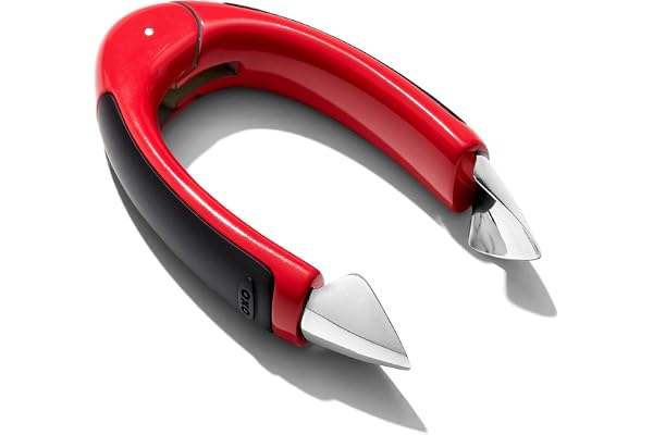 OXO Good Grips jordgubbssnoppare | Avsmalnande blad i rostfritt stål tar snabbt bort jordgubbsfästen, passar olika former och storlekar