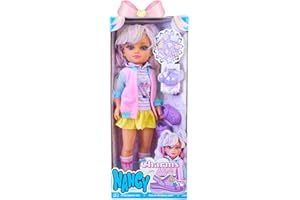 Nancy Charms in Style, Muñeca de Estilo Kawaii con Falda de Tablas y Sudadera Estampada, Chaleco y Calcetines hasta la Rodilla, Incluye Zuecos para Charms, +3 años, Famosa (NAC90000)